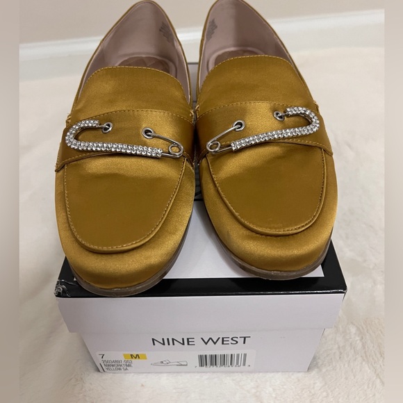 Nine West satin loafers with bling/rhinestone accent - Picture 3 of 5